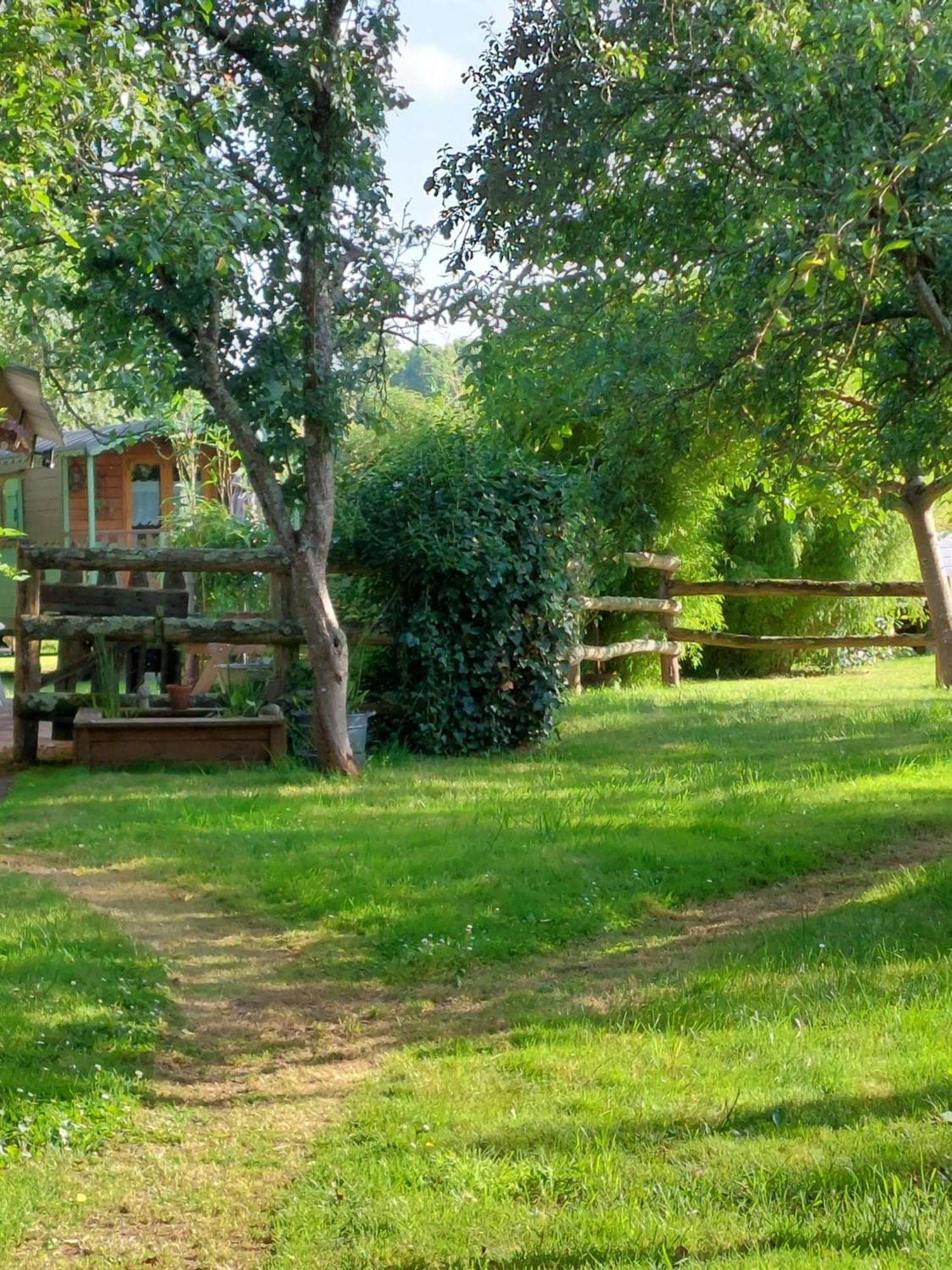 Les Roulottes De La Brauderie Villa Brissarthe Exterior photo