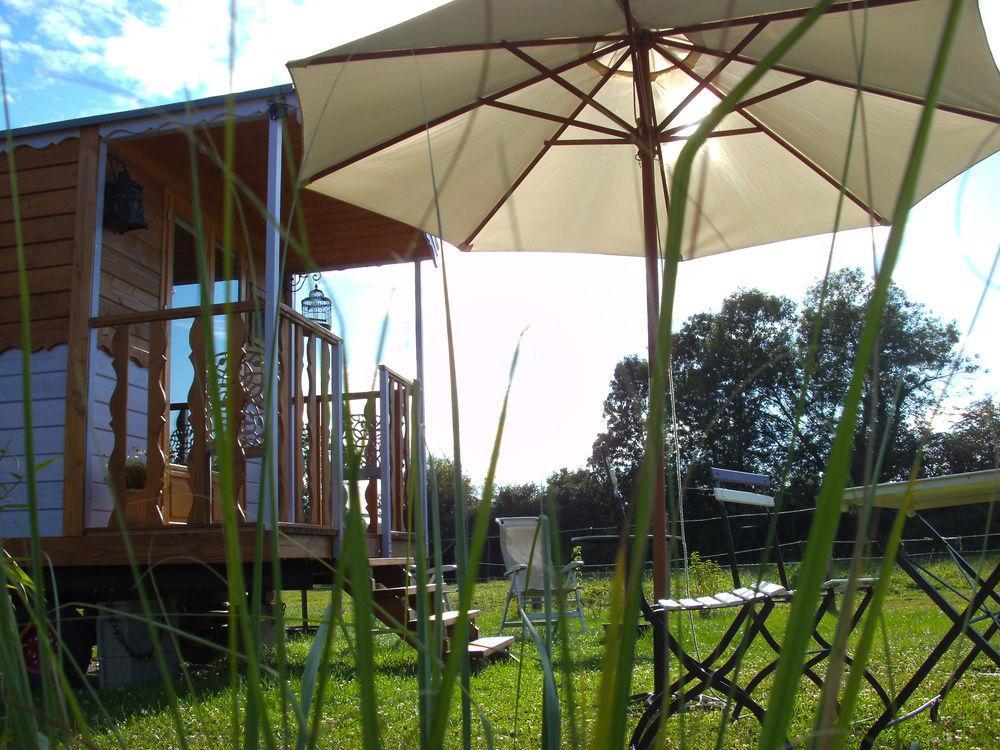 Les Roulottes De La Brauderie Villa Brissarthe Exterior photo